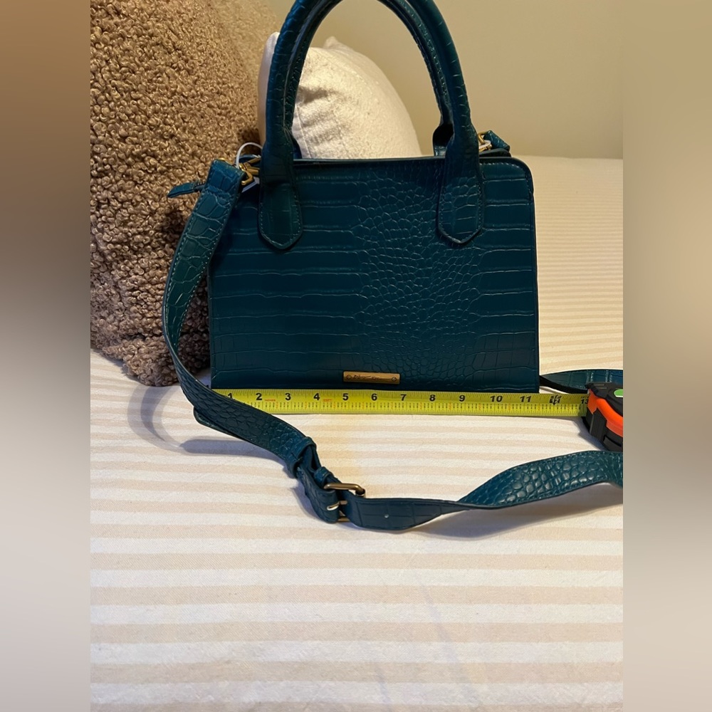 Betsey Johnson Teal Mid-Size Purse (FREE WRISTLET INCLUDED) - Picture 9 of 11